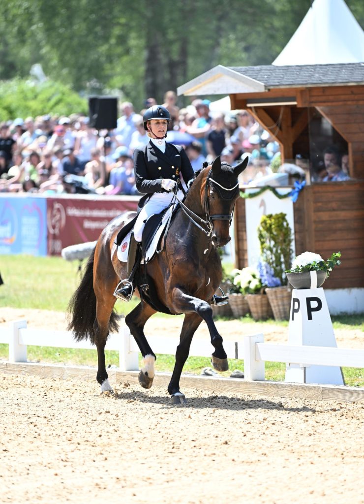 Frenetisch gefeierter Sieg für Jessica von Bredow-Werndl und Diallo im Grand Prix Special der CDI 5*-Tour