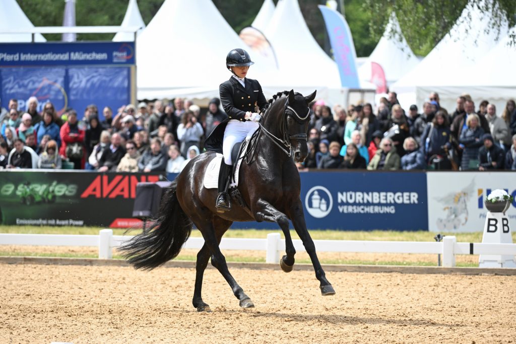 Charlott-Maria Schürmann siegt im Grand Prix Special der CDI5*-Tour - Preis der Liselott und Klaus Rheinberger Stiftung. Foto von Hubert Fischer.